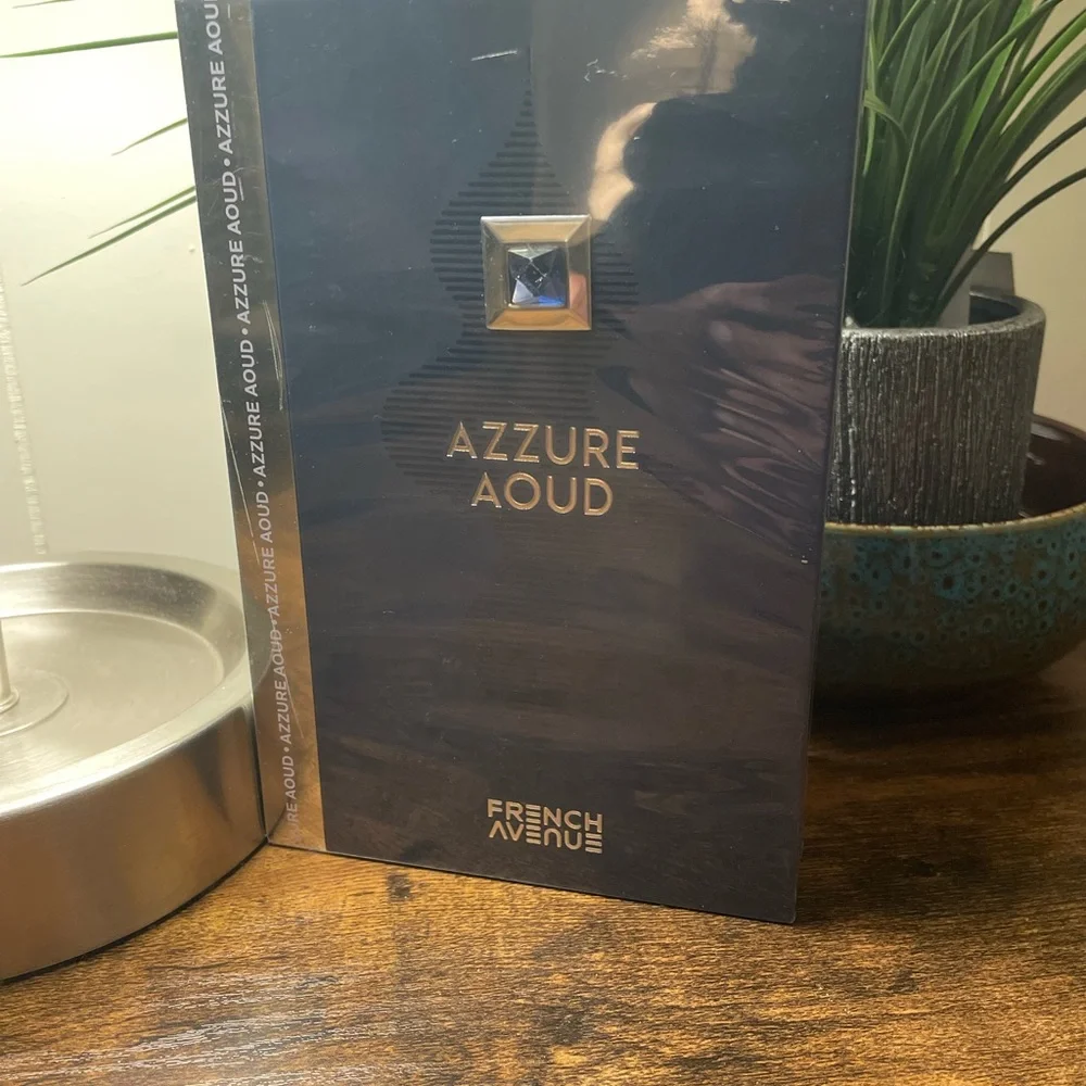 French Avenue Azzure Aoud Perfume - Black and Gold - Picture 1 of 3